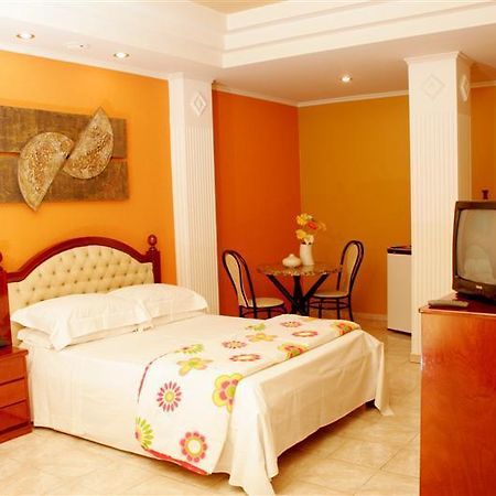 Rodes Palace Hotel Patrocinio Exterior photo