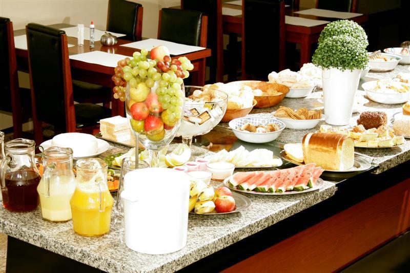 Rodes Palace Hotel Patrocinio Exterior photo